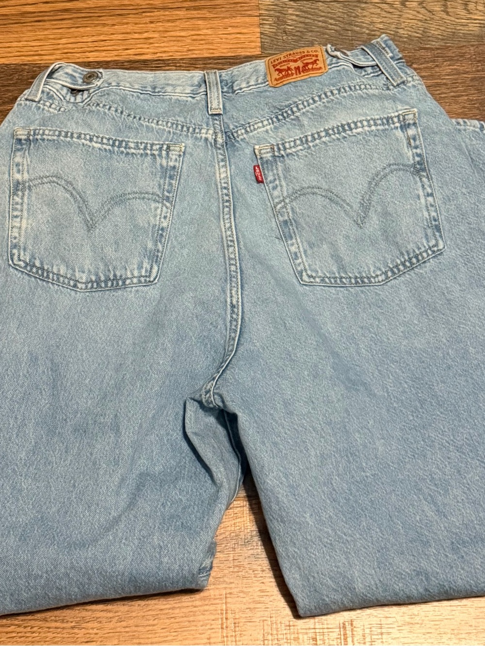 Levi's Women’s Light Blue Cinch Baggy Jeans